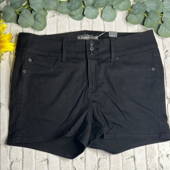 Torrid Women's Black Shorts 16 Plus - Picture 1 of 5